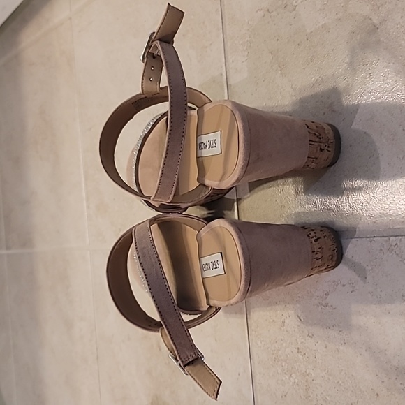 Sandals - Picture 3 of 3